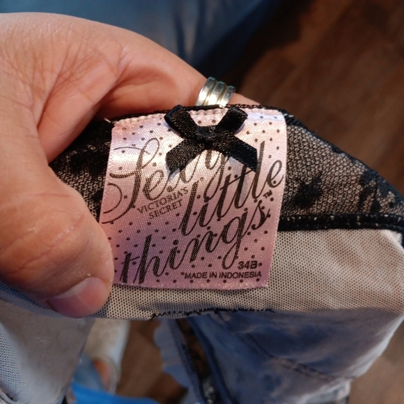 Victoria's Secret Black and Cream Lace Chemise - Picture 4 of 4